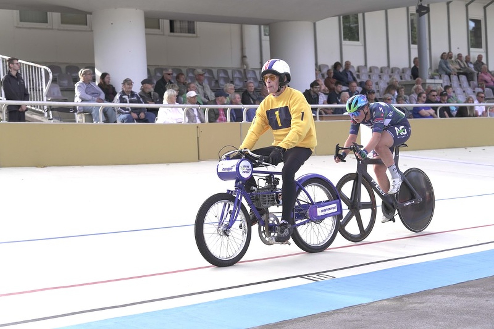 Messane Bräutigam hat zusammen mit Schrittmacher Peter Bäuerlein das Qualifikationsrennen Derny Frauen im Rahmen der deutschen Meister gewonnen. Foto: Torsten Lorenz